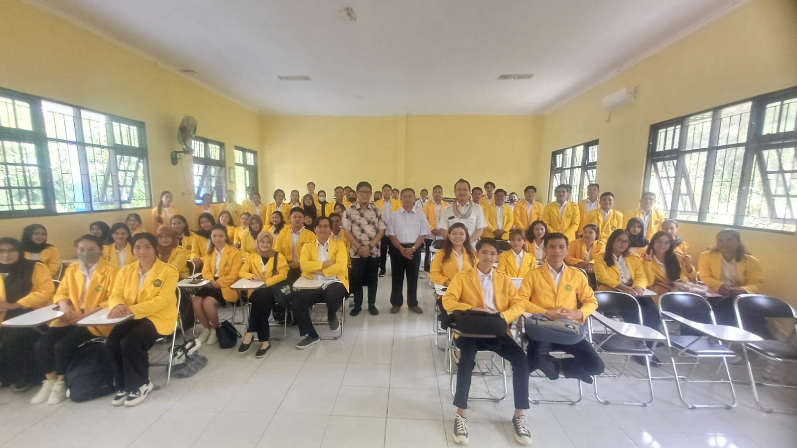 PEMBEKALAN MAHASISWA CALON ALUMNI FAKULTAS ILMU SOSIAL DAN ILMU POLITIK PERIODE MARET 2024